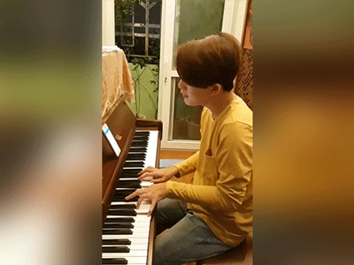 'Bảo' Quang Anh gây sốt khi khoe giọng cực ngọt ngào với bản cover nhạc phim 'Về nhà đi con'
