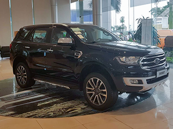Ford Everest giảm giá tới 130 triệu tại đại lý