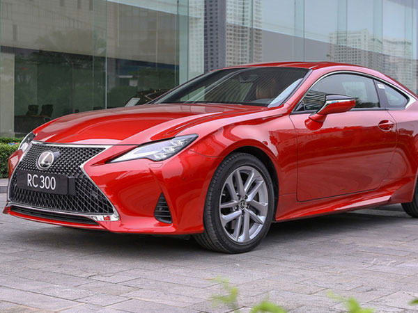 Lexus RC300 giá 3,3 tỷ - coupe thể thao cho khách hàng trẻ