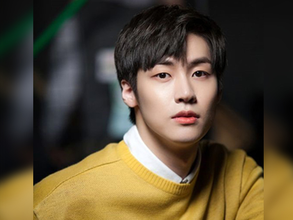 Nam idol Kpop thành 'người hùng quốc dân' vì cứu fan nữ khỏi tên say rượu bám đuôi bằng cách thức đầy khôn ngoan