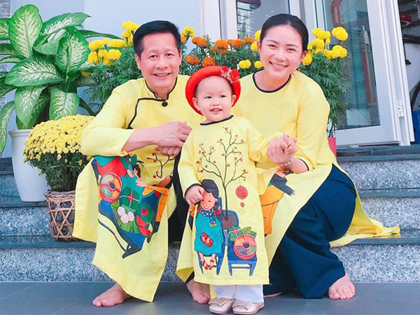 Chồng đại gia của Phan Như Thảo nhận được nhiều sự đồng cảm khi tiết lộ sẽ dạy con theo kiểu con nhà nghèo