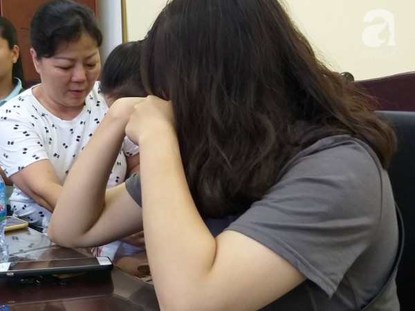 Hà Nội: Người mẹ trẻ đến nhận lại con gái 1 tháng tuổi sau 2 ngày bỏ rơi ở nhà tập thể