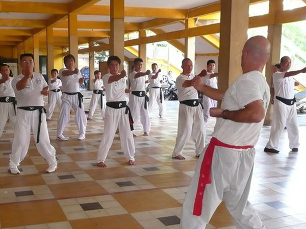 Sư đệ Flores bất ngờ về Việt Nam đấu giải MMA
