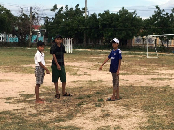 Tận mắt chứng kiến bạn bị sét đánh tử vong khi chơi đá bóng: Lời cảnh báo trong mùa mưa