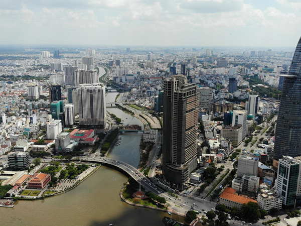 Chung cư trên Bến Vân Đồn vây kín quận 1, TP.HCM