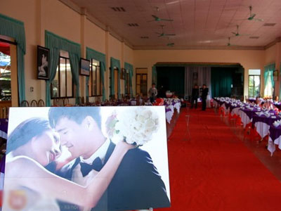 Mẹ Công Vinh cười tươi rạng rỡ, tất bật chuẩn bị đám cưới cho con