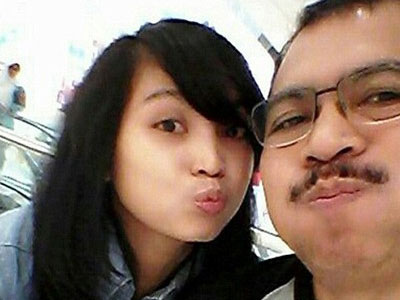 Giám đốc AirAsia mời con gái cơ trưởng làm việc