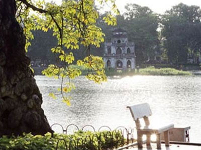 Bắc Bộ hửng nắng, Nam Bộ mưa rào