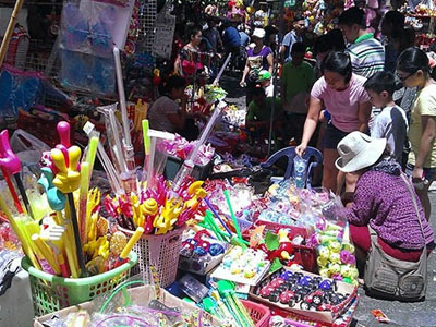 "Chết ngộp" với hàng Trung Quốc