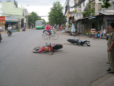 Mới cưới một ngày, cô gái đã ngã xe máy tử vong