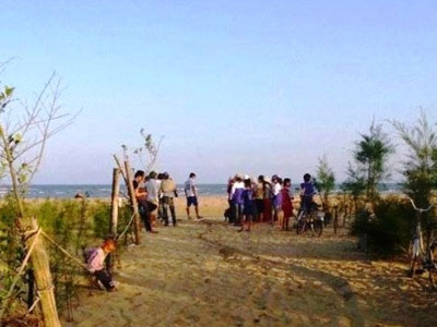 Nghỉ tết Dương lịch, 2 sinh viên ra kè biển tắm bị nước cuốn trôi