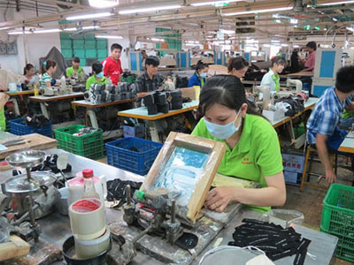 Công nhân nơm nớp chờ… tăng lương