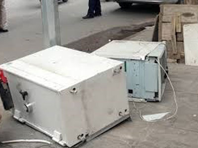 Phá két ATM lấy đi 900 triệu đồng