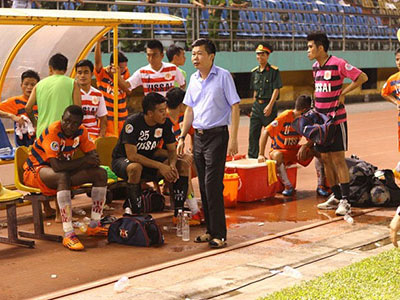 50 cầu thủ U19 "đứng đường" sau quyết định giải thể CLB