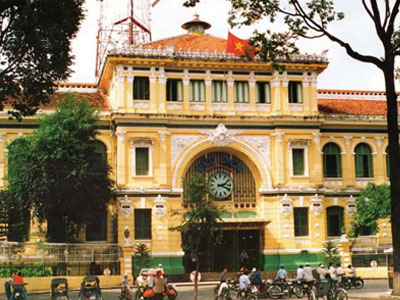 Giật mình với "áo mới" của tòa nhà Bưu điện TP.HCM