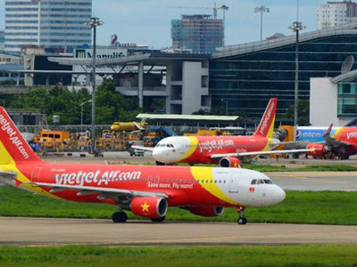 Máy bay Vietjet ngừng bay vì va vào...chim