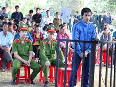 Gây án mạng sau khi nhìn vợ bạn cho con bú