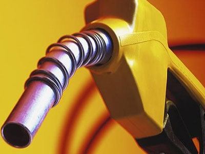 Giá dầu giảm sâu, có nên mua để dự trữ?