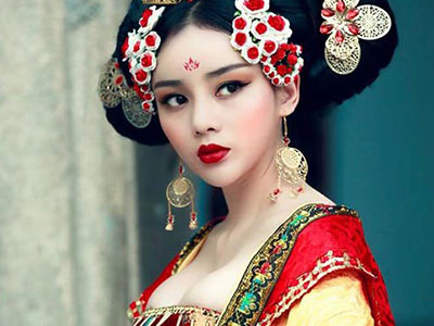 Hot girl Việt phẫu thuật thẩm mỹ 3 lần thành Phạm Băng Băng
