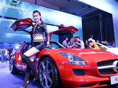 8 mẫu xe trên 10 tỷ về Việt Nam năm 2014