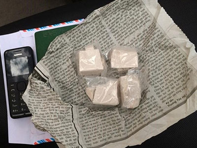 Chàng trai giấu heroin trong quần lót vẫn bị cảnh sát 141 tóm