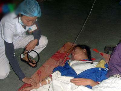 Điều tra nguyên nhân vụ gần 200 công nhân bị ngộ độc thức ăn