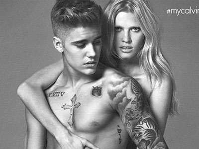 Lara Stone bị dọa giết vì "dám âu yếm Justin Bieber"