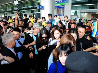 T-ara đi cổng thường, khiến sân bay náo loạn