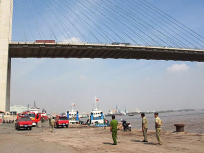 Nổ tàu kéo trên sông Sài Gòn, 1 thuyền viên thiệt mạng
