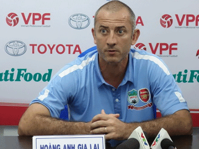 Thua ĐT.Long An, HLV Guillaume chỉ trích trọng tài