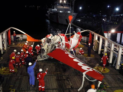 AirAsia QZ8501 "có thể nổ trước khi chạm nước"