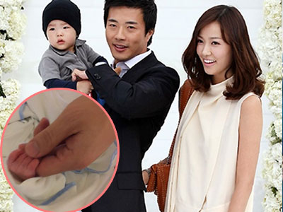 Kwon Sang Woo tự hào khoe ảnh con gái mới chào đời