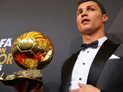 Ronaldo đánh chuyên cơ đi ẵm Quả bóng vàng
