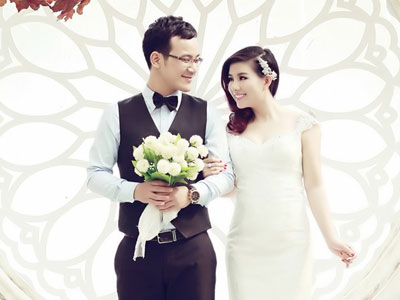 Sao Mai Bùi Lê Mận lên xe hoa với chồng kém tuổi