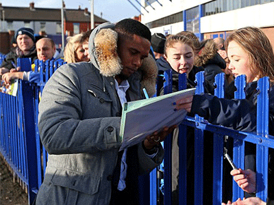 Bất mãn, Samuel Eto’o rời Everton