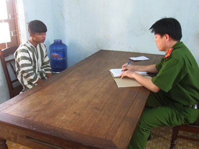 Học sinh lớp 9 xông vào nhà giở trò đồi bại, cướp tiền phụ nữ 30