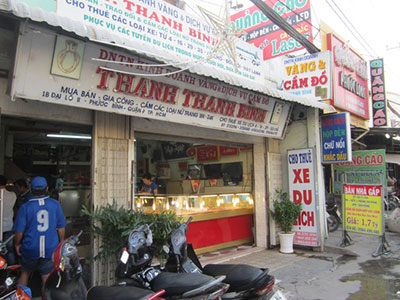 Dân cùng chủ tiệm vàng bắt kẻ lừa bán vàng giả