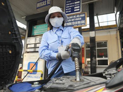 Doanh nghiệp xăng dầu vẫn lãi đậm: Kỳ vọng giá giảm tiếp