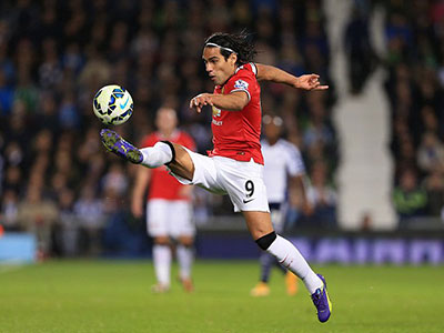Man Utd họp khẩn chốt vụ Falcao, vung tiền mua hậu vệ