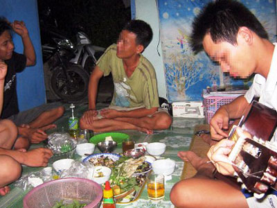 Sinh viên và vòng xoáy nhậu nhẹt: Nhậu và... “chém gió”