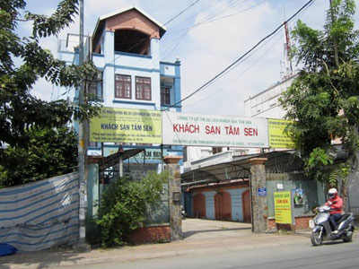Hãi hùng phát hiện khách nữ chết trong phòng khách sạn
