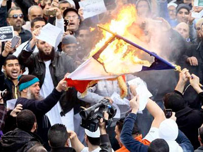 Người Hồi giáo tiếp tục biểu tình chống lại tòa báo Charlie Hebdo