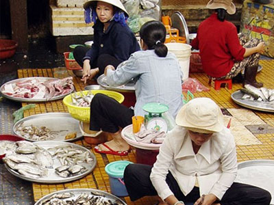 Tôm độc hại: Nước ngoài cấm, để bán trong nước cho dân nghèo