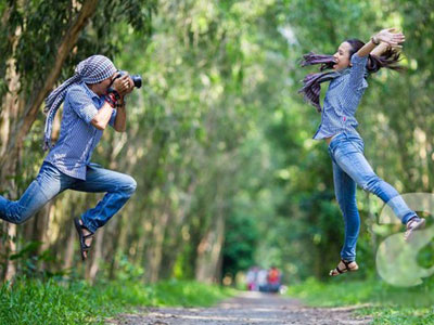 Cặp đôi mê phượt và tấm thiệp cưới "xin một vé đến hôn nhân"
