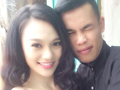 Hiệp "gà" tình tứ bên người đẹp nude với ngựa
