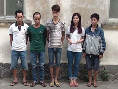 Thiếu nữ cùng 4 bạn trai thuê khách sạn "phê" ma tuý