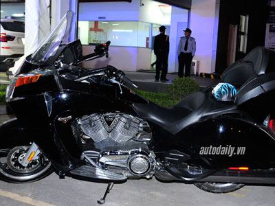 Cận cảnh “phi thuyền trên cạn” Victory Vision Tour tại Hà Nội