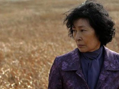 Con dâu khổ vì mẹ chồng… kém sắc