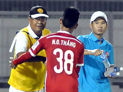 HLV trưởng Đồng Nai bỏ tiền túi thưởng học trò