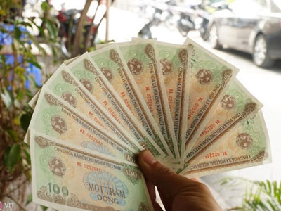 Vì sao tiền 100 đồng được rao bán với giá 15.000 đồng/tờ?